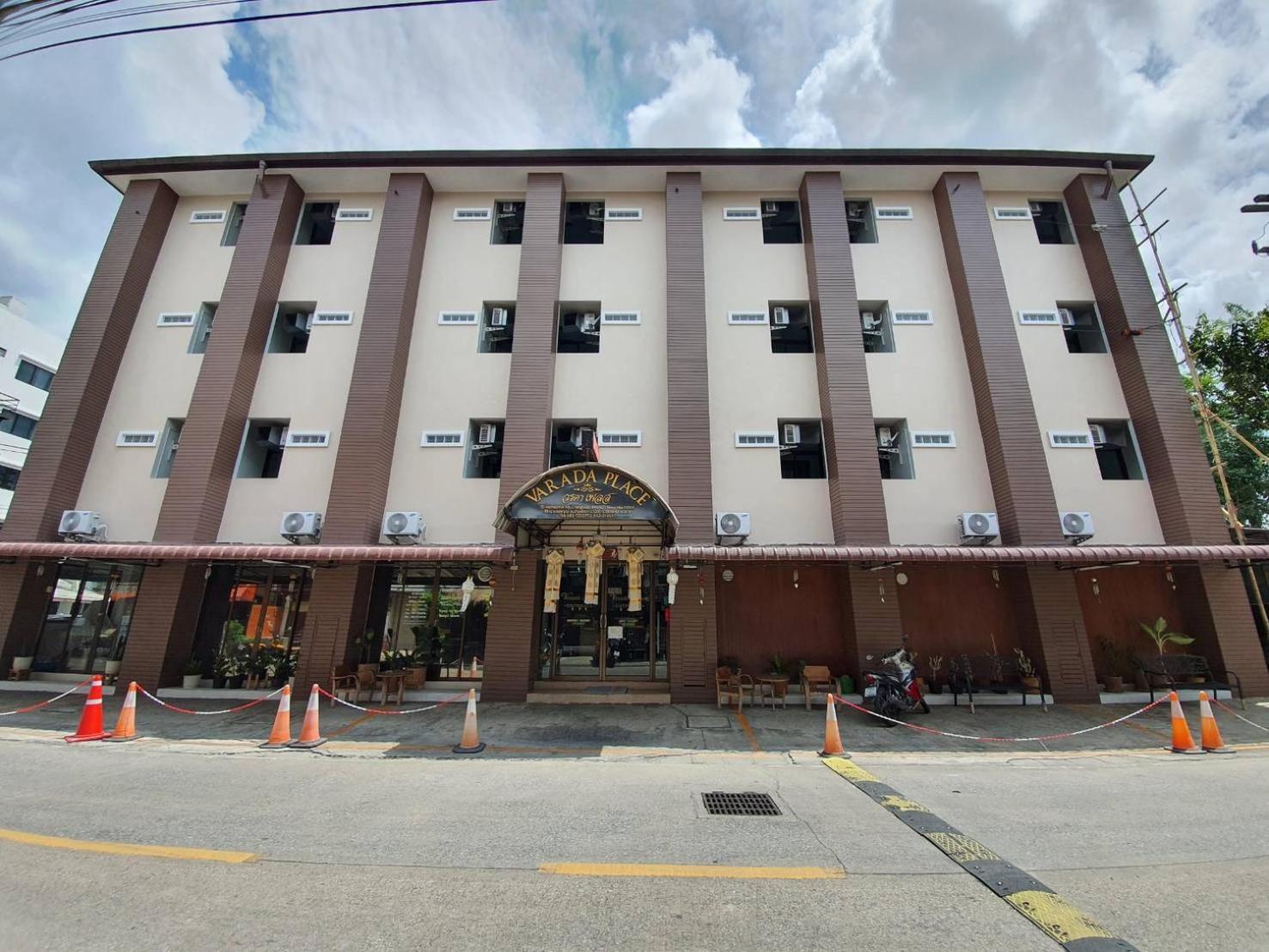 Varada Place Chiang Mai Exterior photo